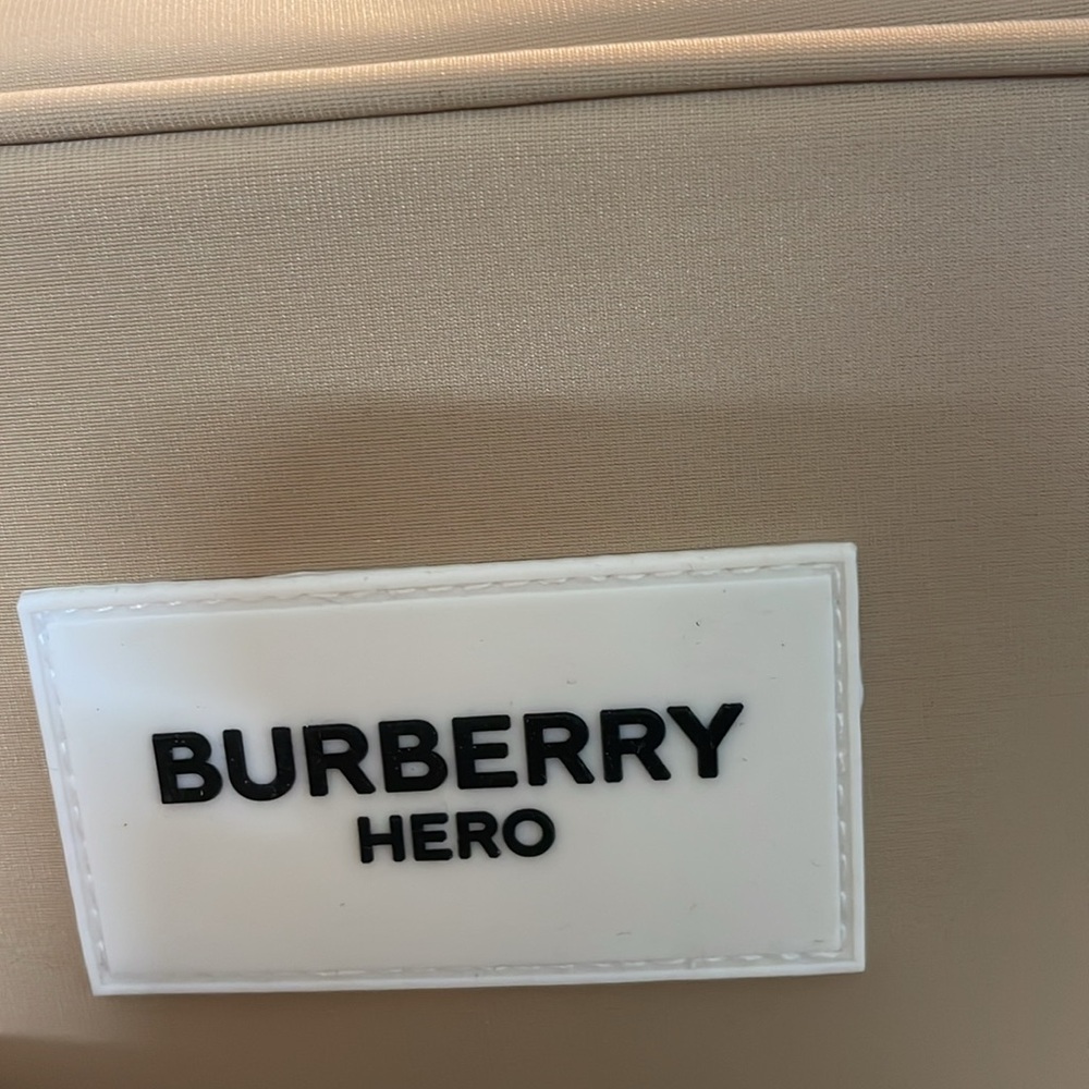 Burberry - Picture 13 of 16